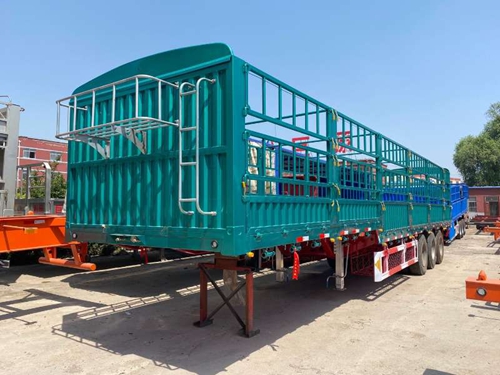 仓栅运输半挂车